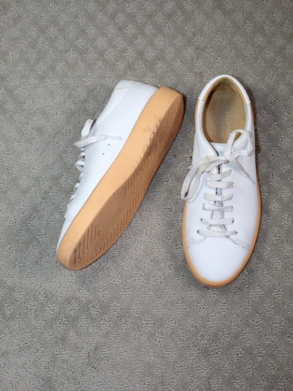 Everlane ReLeather Sneaker White Leather Gum Sole Lace Up Minimalist Size W 9